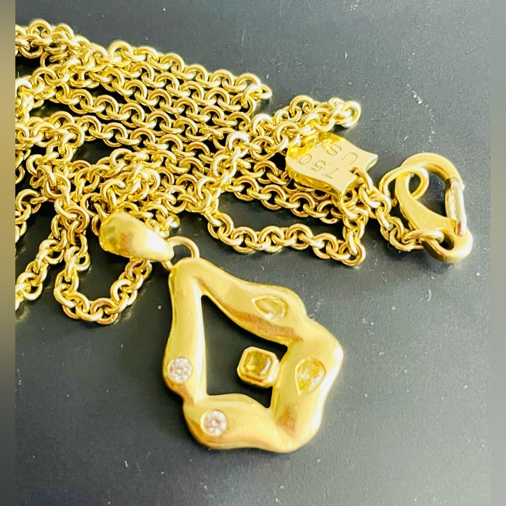 LISA DES CAMPS - Solid 18k yellow gold necklace w/ diamond pendant - 16.3 grams